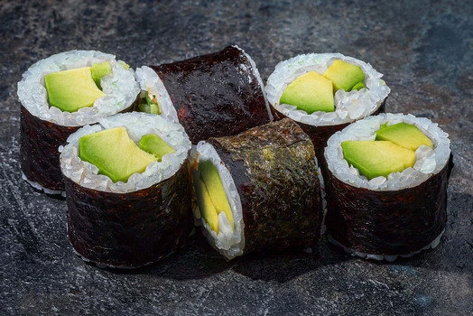 МАКИ РОЛЛ С АВОКАДО