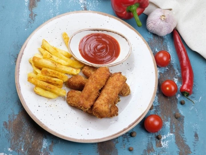 Куриные наггетсы с картошкой фри