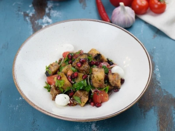 Салат с хрустящими баклажанами