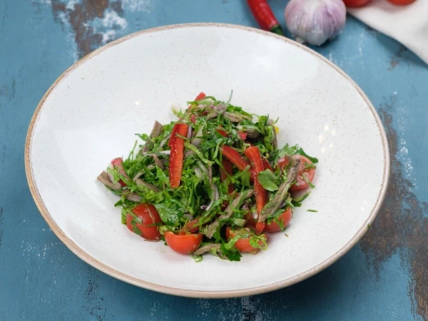 Салат мясной со шпинатом 