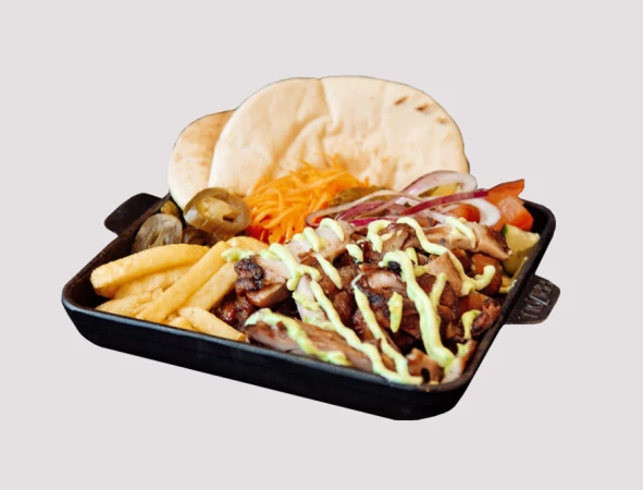 Курочка гриль на тарелке