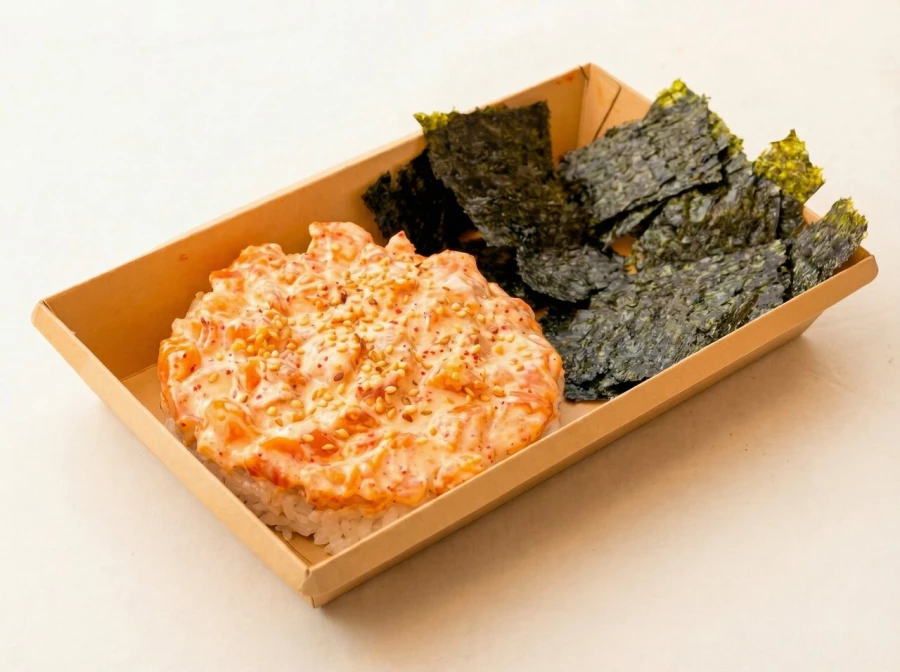 Гункан с Семгой на тарелке