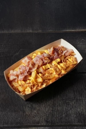 Картофель фри с жареным беконом