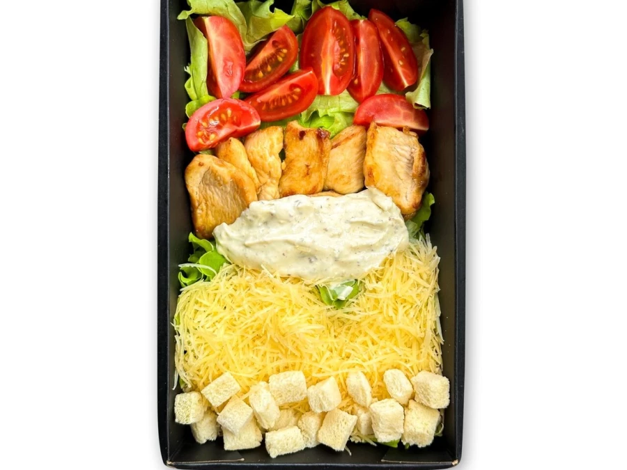 Салат Цезарь с курицей