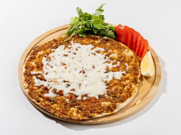 Лахмаджун с сыром