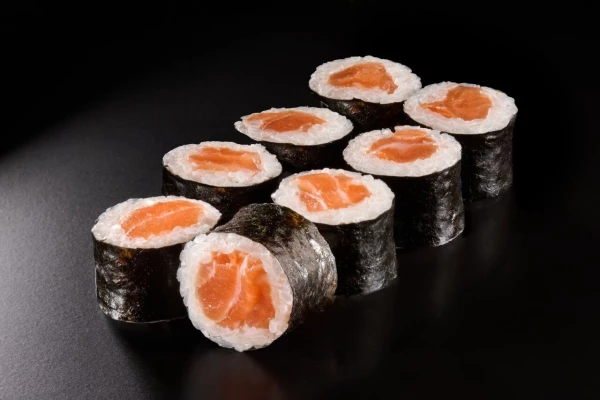 Ролл с лососем в/е