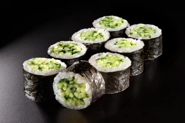 Ролл с огурцом в/е