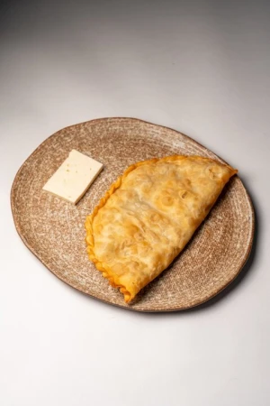 Чебурек с сыром