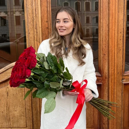 25 Высоких Красных роз (70 см) Рэд Аваланж