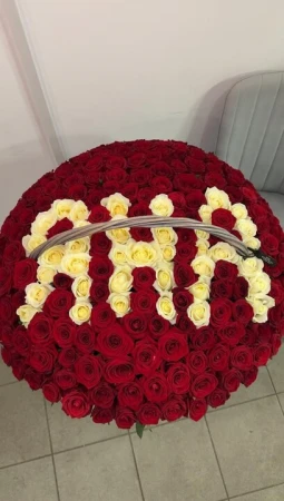 351 роза с Именем в корзине