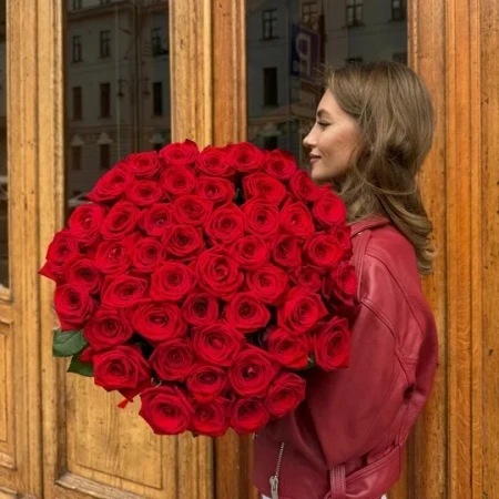 51 Красная роза Ред Аваланж (60 см) под ленту