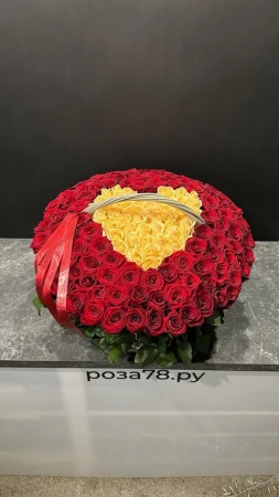 151 роза с Сердцем в корзине