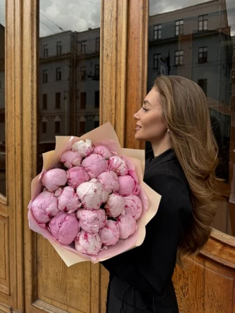 19 пионов Сара Бернар в упаковке