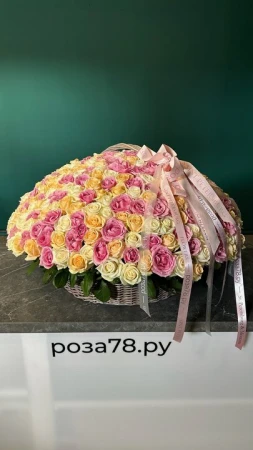 301 роза микс в корзине