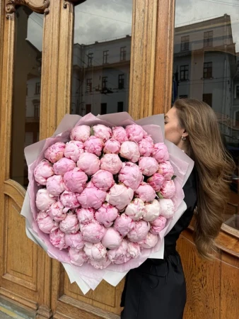 51 пион Сара Бернар в упаковке