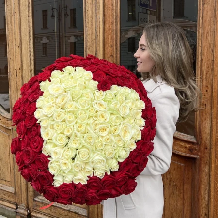 151 роза «Сердце» 60 см
