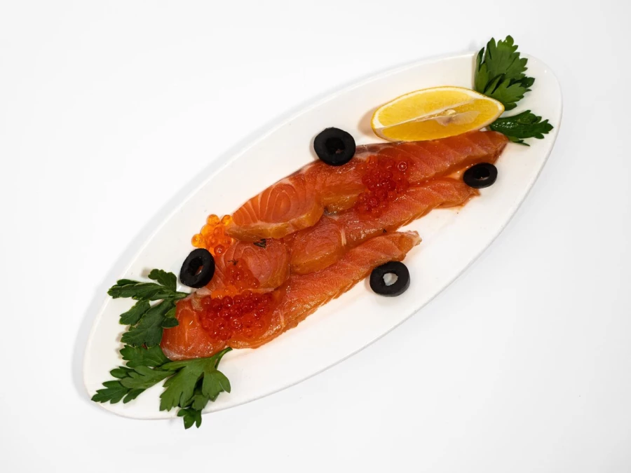 Рыба красная слабосоленая с лимоном 