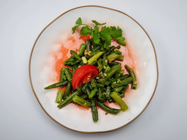 Стручковая фасоль с грецким орехом