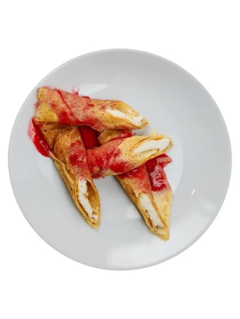 Блины с творогом под вишневым соусом