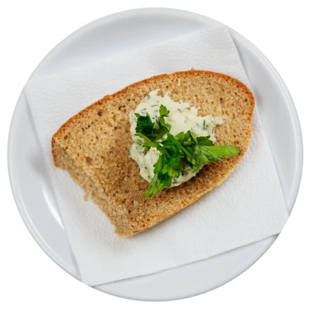 Бутерброд с паштетом из сала