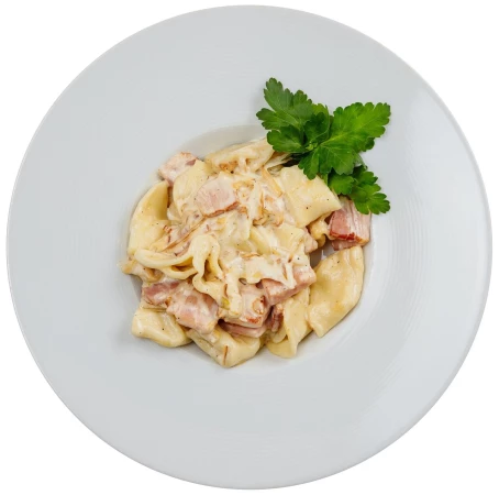 Галушка с грудинкой в сливочном соусе