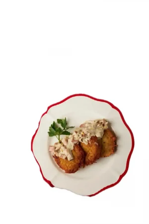 Драники с грудинкой в сливочном соусе