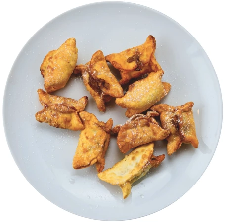 Вареники с яблоком и корицей