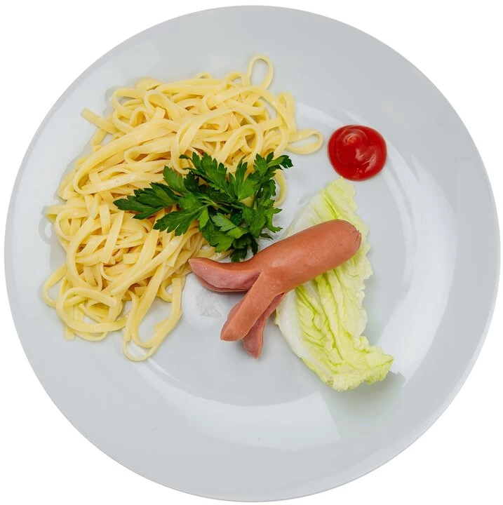 Сосиска-осьминожка с макаронами