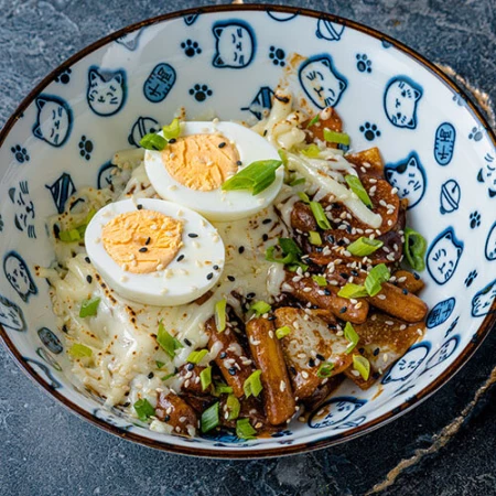 Токпокки в соусе Чачжан