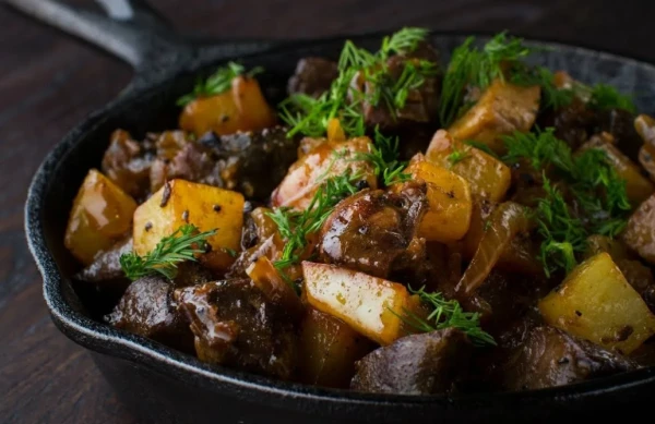 Жаркое из говяжьей печени и сердца 1 порция