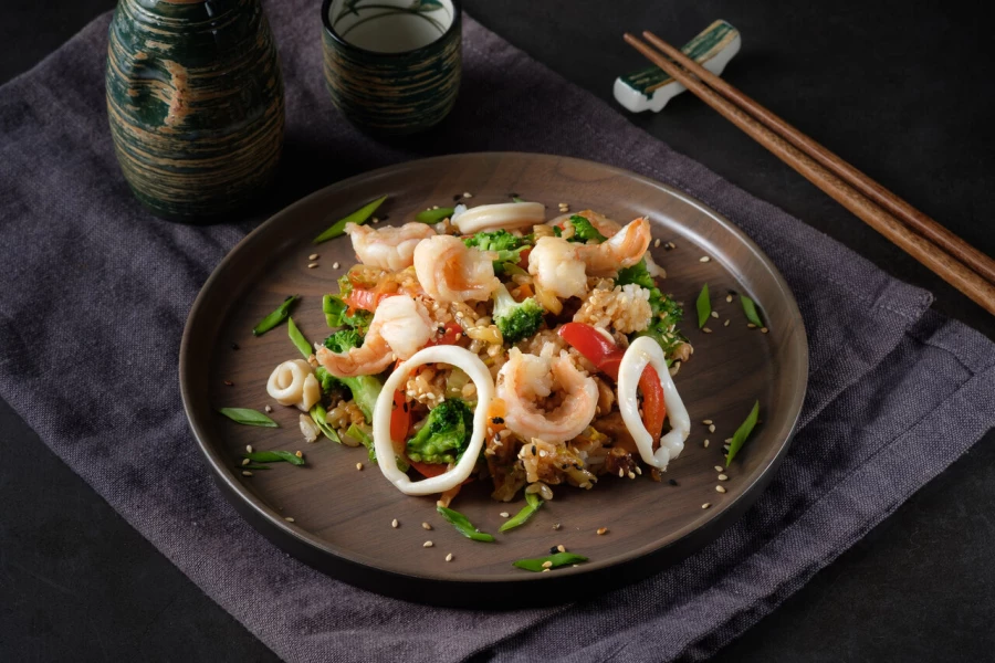 Гохан с морепродуктами и устричным соусом