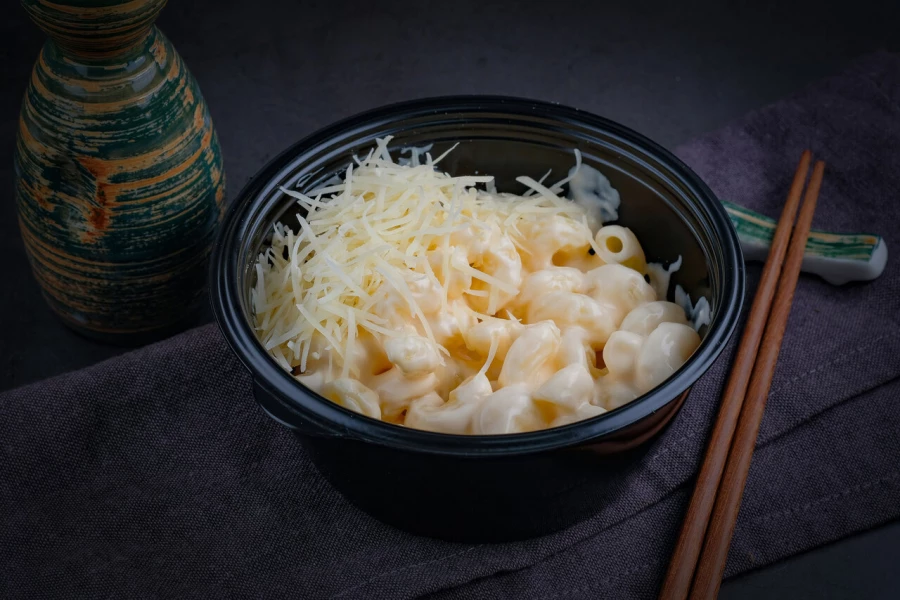 Макарошки с сырным соусом