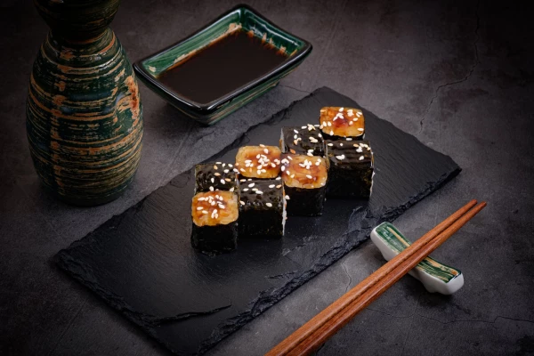 Ролл С угрем