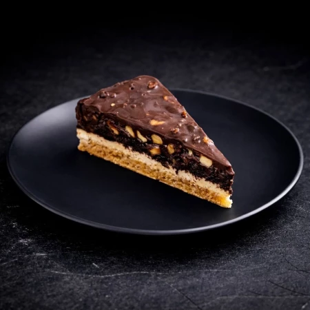 Торт шоколадно-ореховый с соленой карамелью