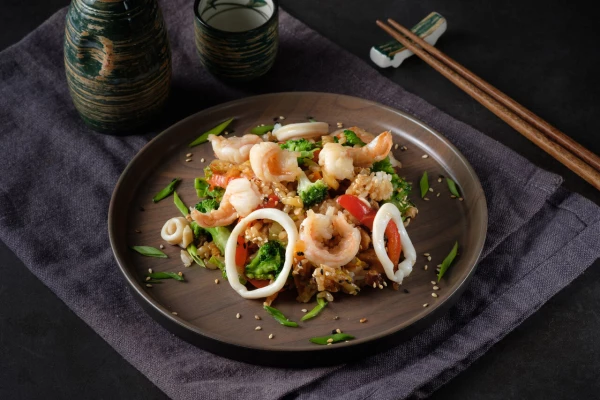 Гохан с морепродуктами и устричным соусом