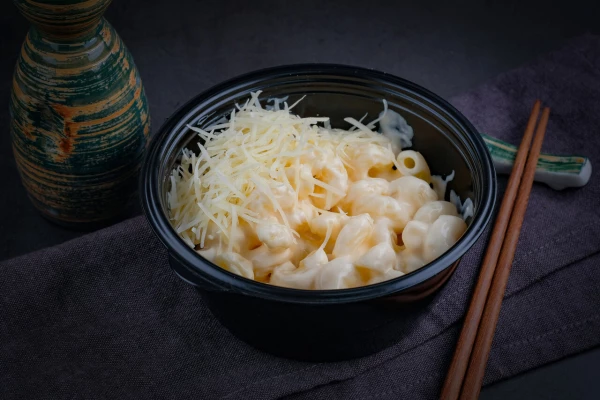 Макарошки с сырным соусом