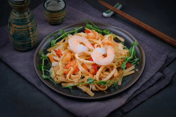Удон с морепродуктами и устричным соусом