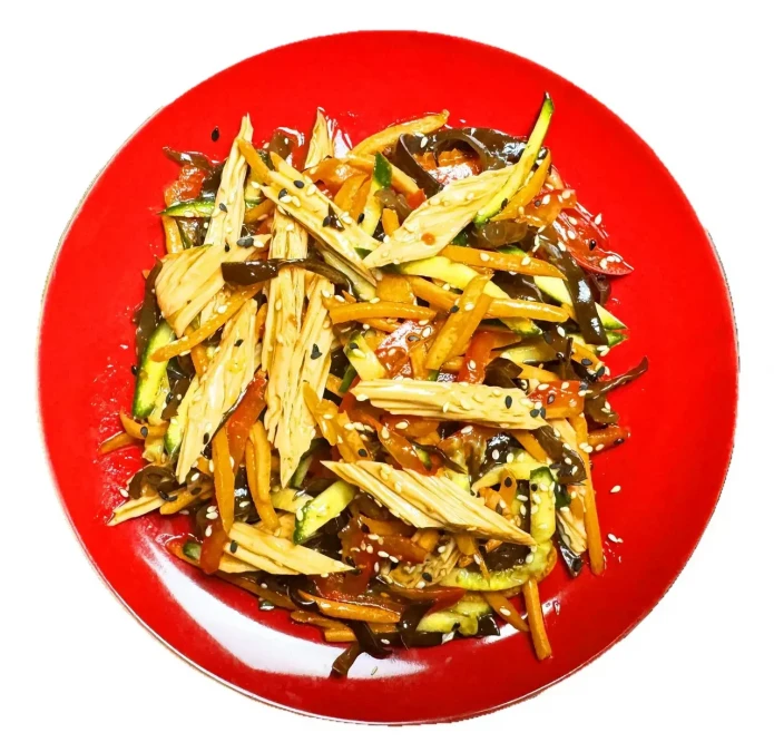Салат со спаржей и овощами  