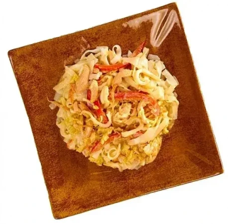 Wok с кальмаром и лососем в сливочно - устричным соусе   