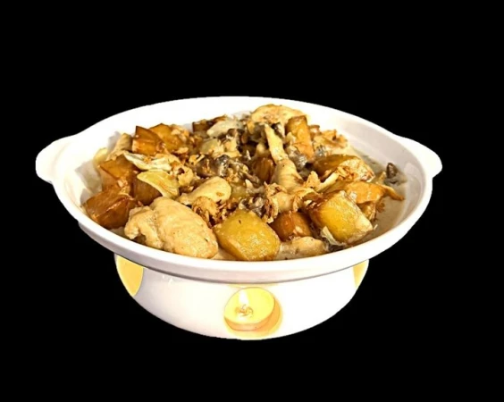 Запеченый картофель с цыпленком и шампиньонами в сливочном соусе  