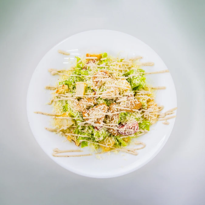 Салат Цезарь с курицей