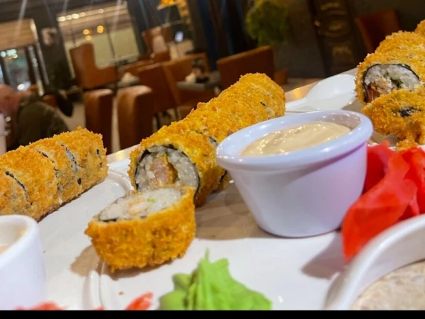 Горячие роллы - Цезарь с курицей