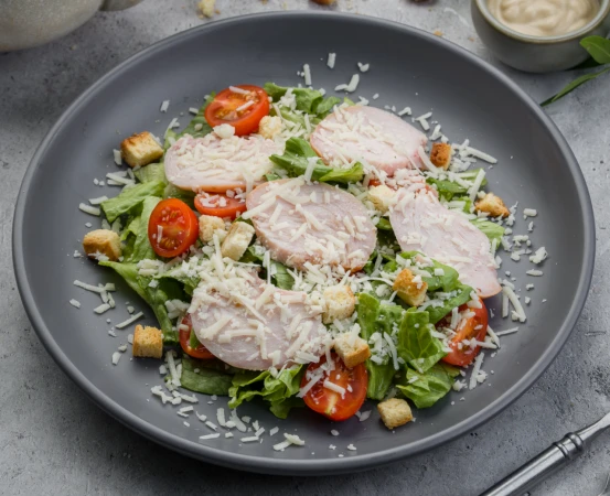 Салат Цезарь с курицей