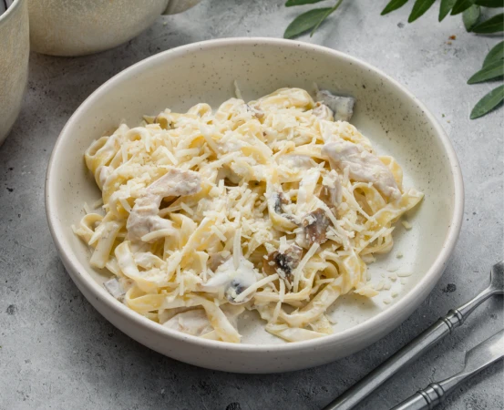 Паста с курицей и грибами