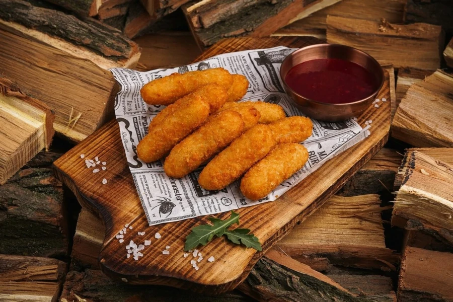 Сырные палочки с соусом