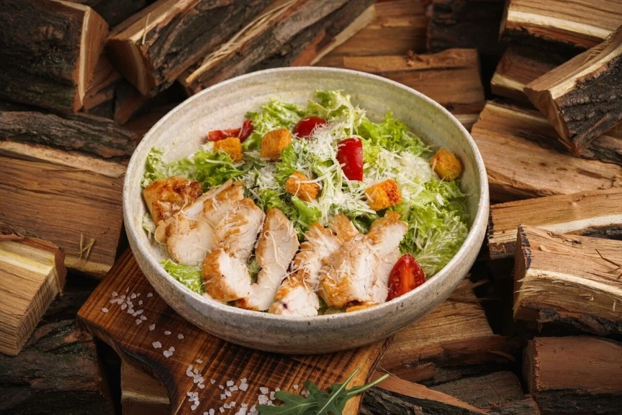 Салат Цезарь с курицей
