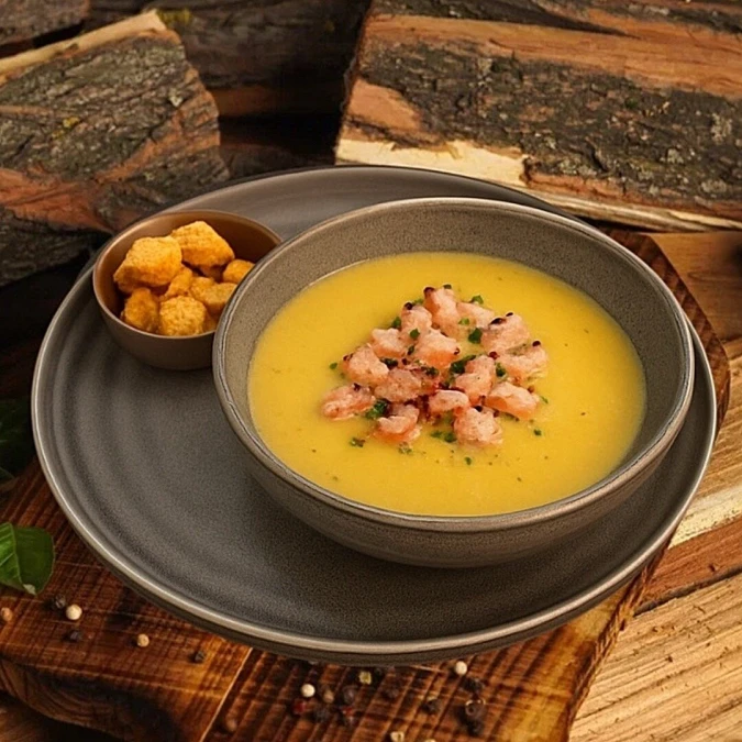Крем-суп гороховый с копчёностями и крутонами New