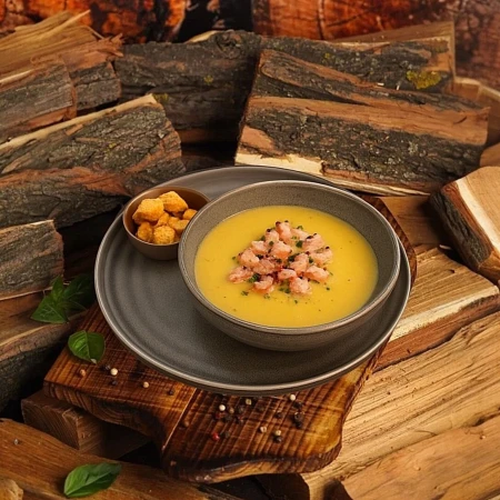 Крем-суп гороховый с копчёностями и крутонами