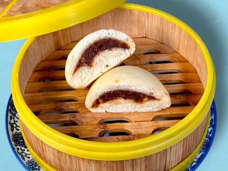 Бао с финиковой пастой и кешью