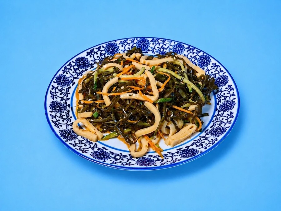 Салат из морской капусты с кальмаром
